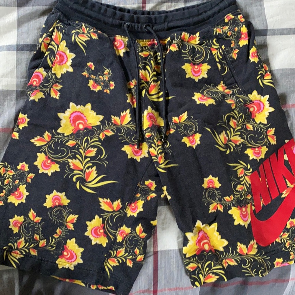 Men’s Medium Nike Shorts